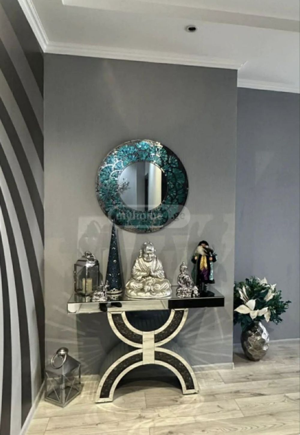 იყიდება 2 ოთახიანი ბინა ვაკეში